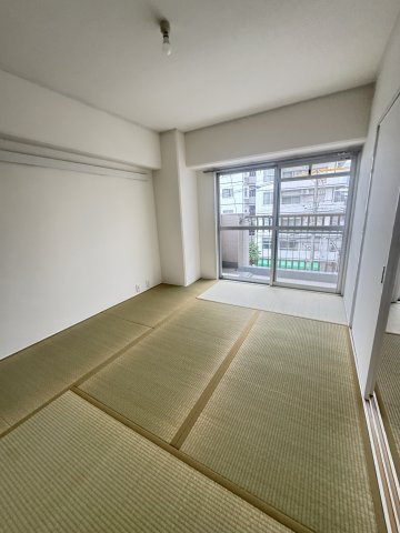 メゾンドール湊川の和室