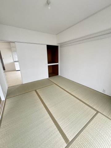 メゾンドール湊川の和室