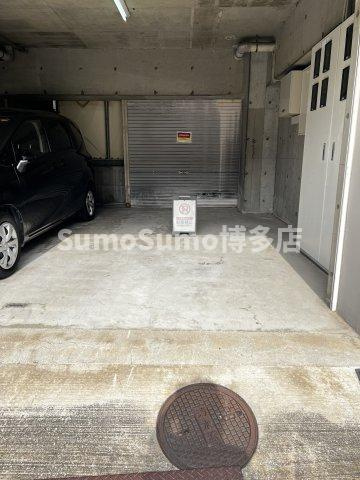ウィステアリアの駐車場