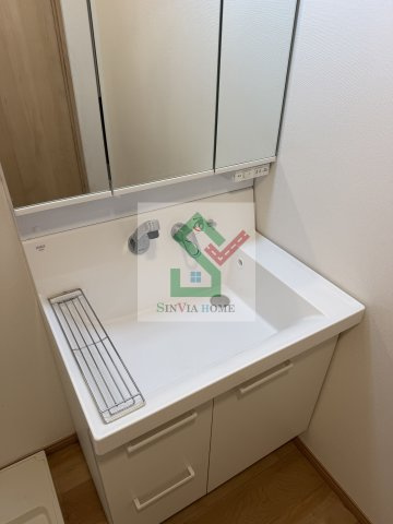氷川台コートの独立洗面台