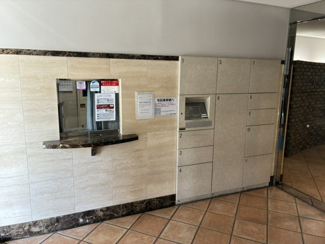 アンビエント住吉公園のエントランス|宅配ロッカーも完備です