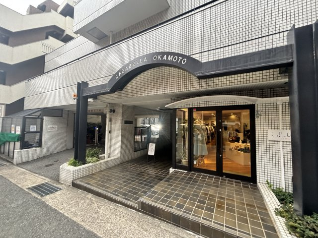 カサベラ岡本のエントランス