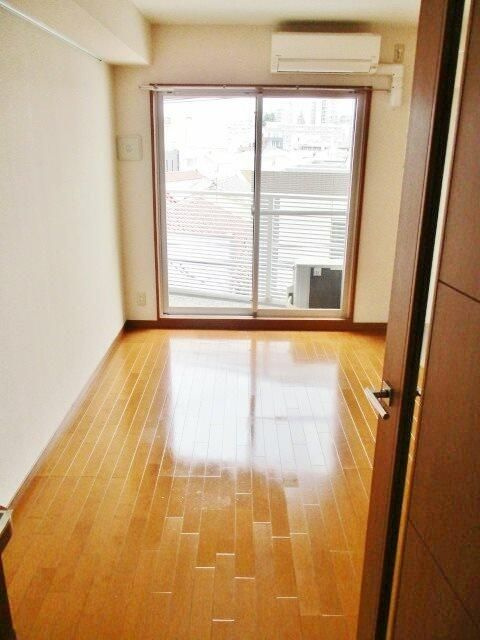 エーデル三軒茶屋の居間・リビング