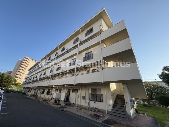 松が丘住宅16号棟の外観