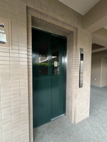 メゾン名谷のエントランス