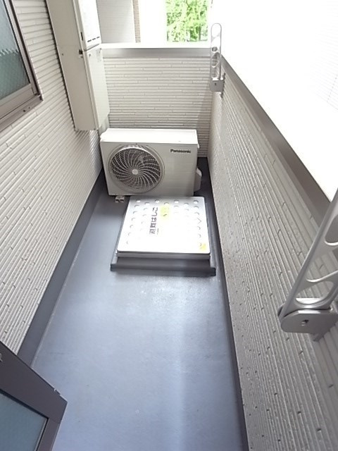 尼崎市北城内のアパートのバルコニー