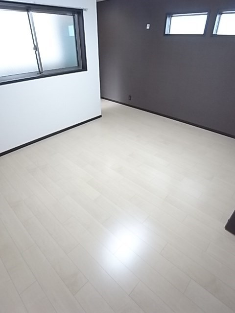 尼崎市北城内のアパートの居間・リビング