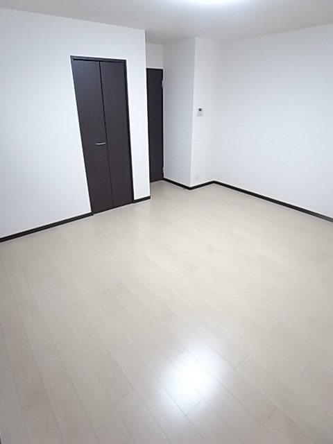 尼崎市北城内のアパートの寝室