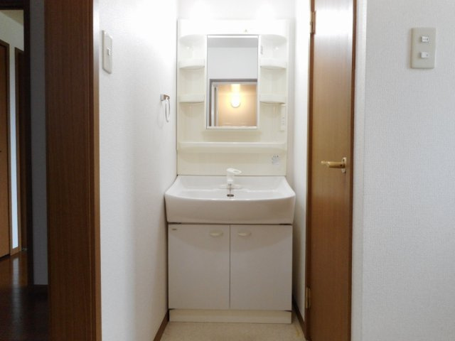 クレセールおおつ野Ｂの独立洗面台|洗面所