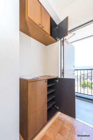 レジデンス西和田の玄関|下駄箱