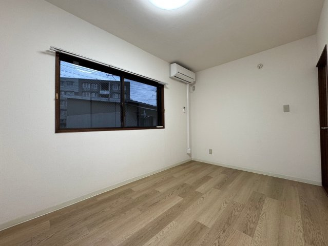 川崎市麻生区高石４丁目の賃貸マンションの洋室