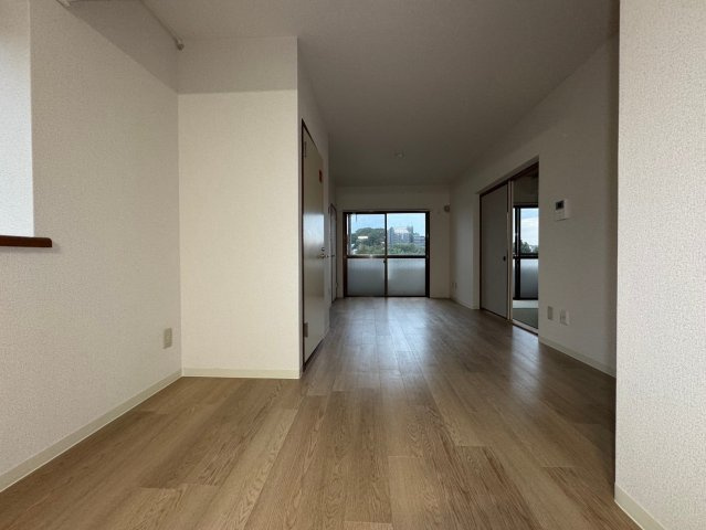 川崎市麻生区高石４丁目の賃貸マンションの居間・リビング