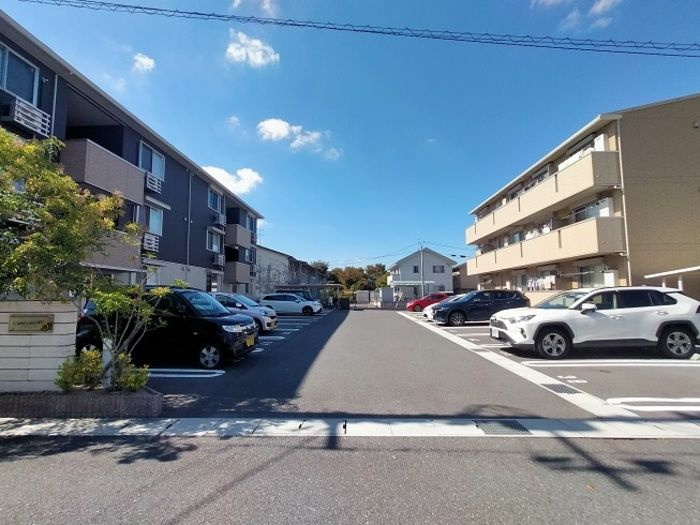 グランド　ソレイユ　C棟の駐車場