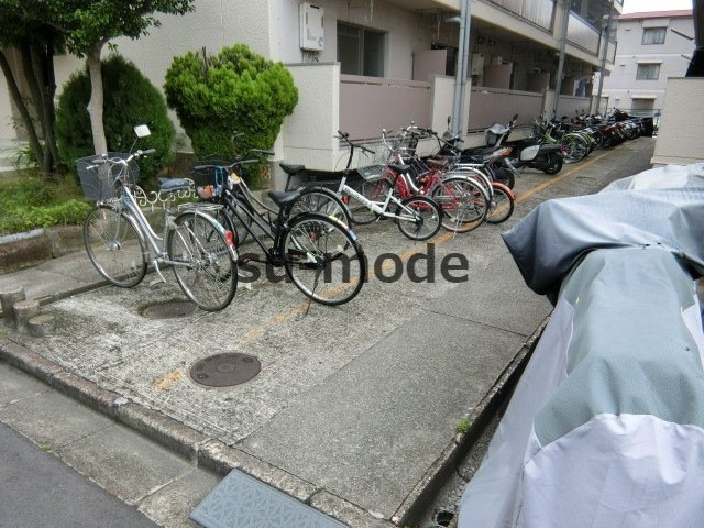 アンフィニィ橋の内Ⅲの駐車場