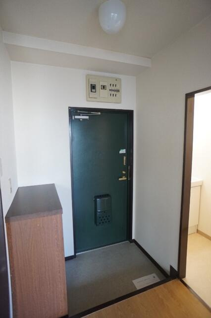 ソマール西竹の塚の玄関