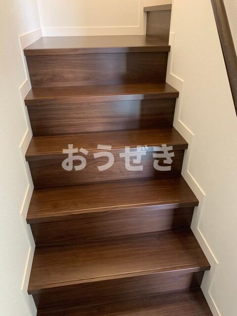 ヴィラ・ユングフラウの収納|階段