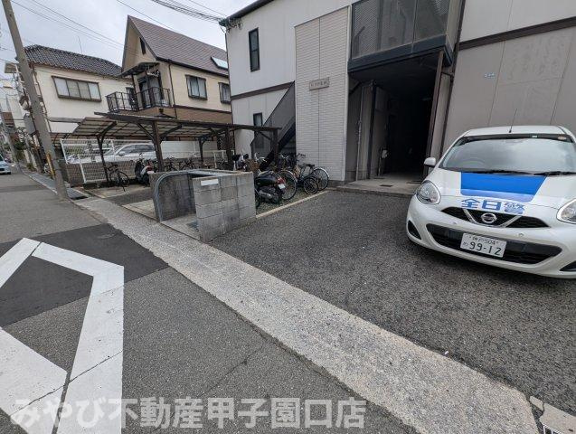 サニーテラス甲子園一番町のエントランス