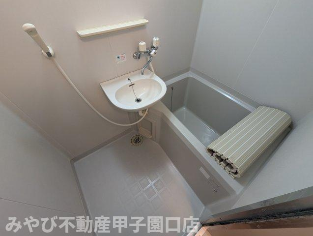 サニーテラス甲子園一番町の浴室