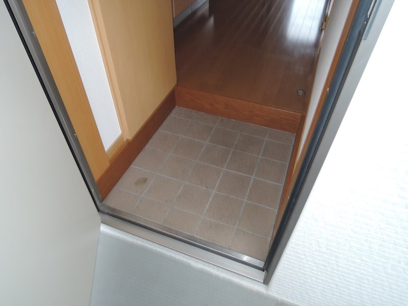 川崎市多摩区菅稲田堤２丁目のアパートの玄関