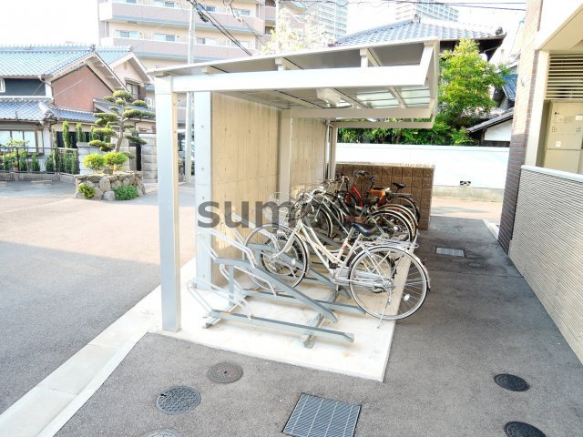 クラッシィ高槻の駐車場