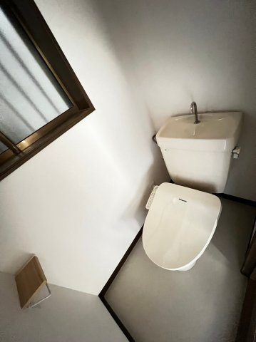 高丸4丁目貸家のトイレ
