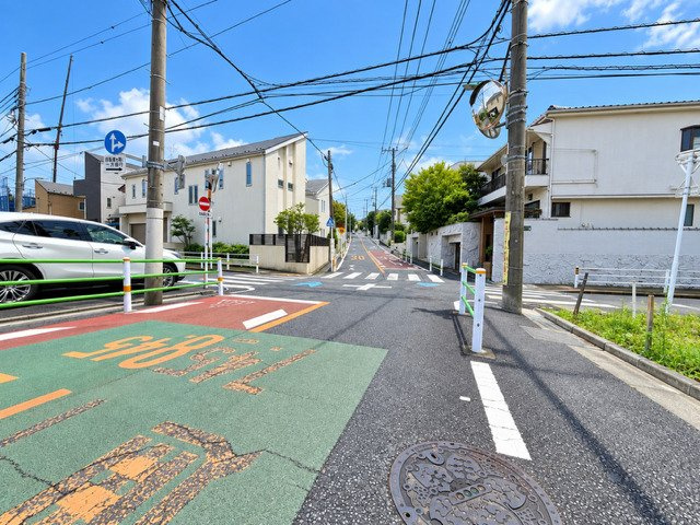 大田区南千束1丁目の前面道路含む現地写真