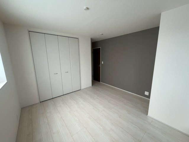 リーブルガーデン西原町幸地【1号棟】の洋室