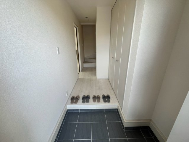 リーブルガーデン西原町幸地【1号棟】の玄関