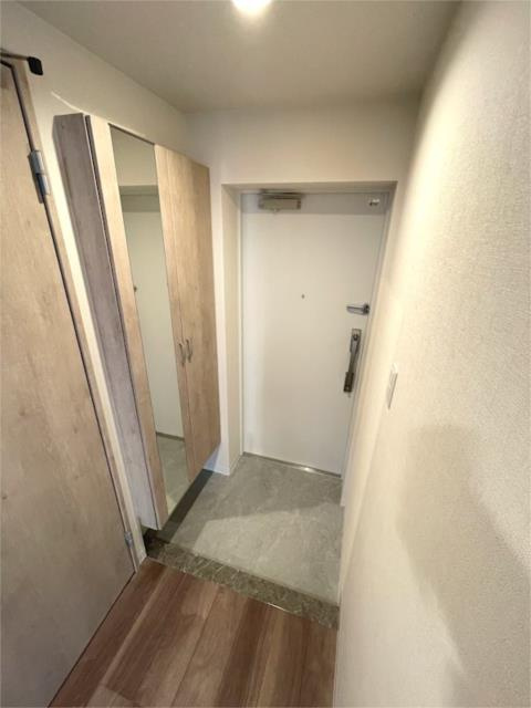 府中市是政３丁目の賃貸マンションの玄関