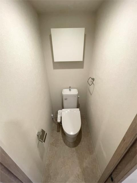 府中市是政３丁目の賃貸マンションのトイレ