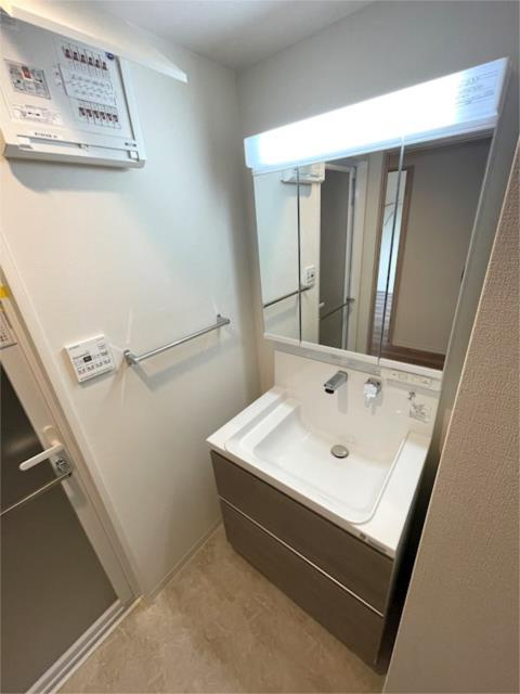 府中市是政３丁目の賃貸マンションの洗面所