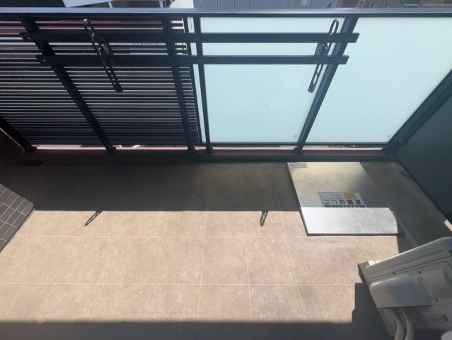 プレサンス昭和通ESRISEのバルコニー