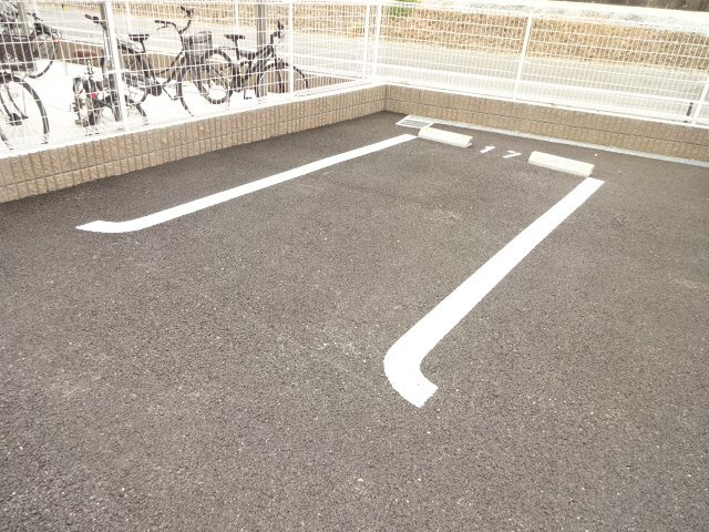 姫路市白浜町のハイツの駐車場