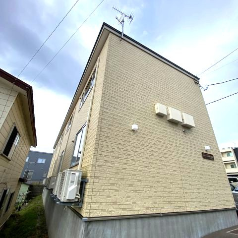 シャルム高砂・１番館の外観