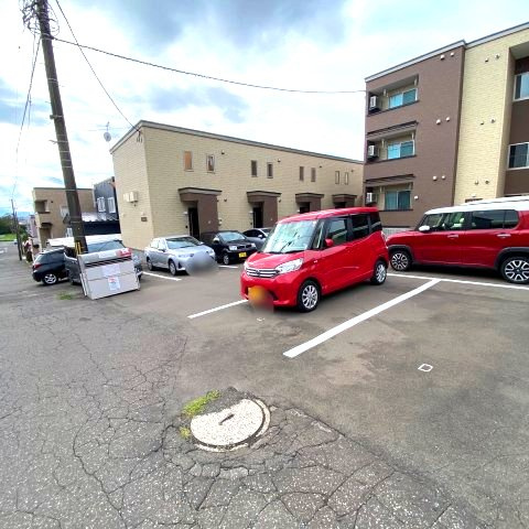 シャルム高砂・１番館の駐車場