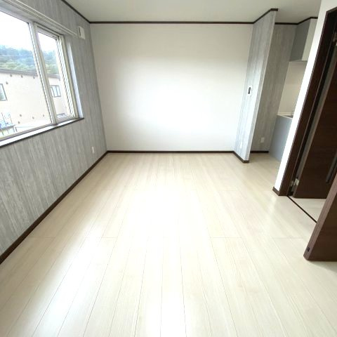 シャルム高砂・１番館の居間・リビング