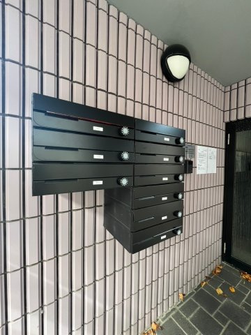 神戸市垂水区歌敷山３丁目の賃貸マンションのエントランス