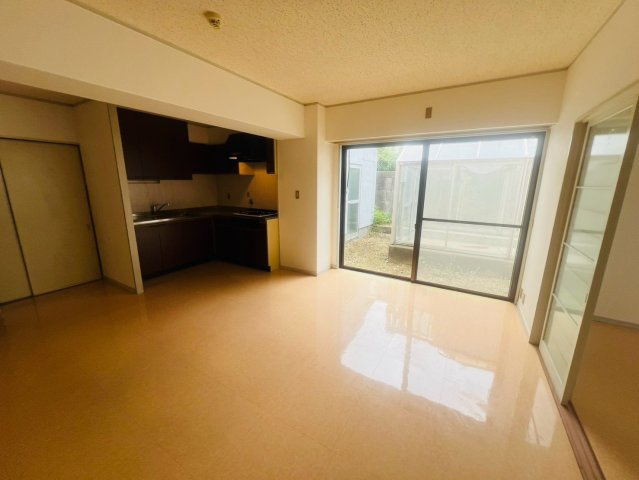 神戸市垂水区歌敷山３丁目の賃貸マンションの居間・リビング