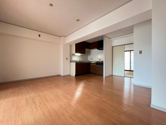 神戸市垂水区歌敷山３丁目の賃貸マンションの居間・リビング