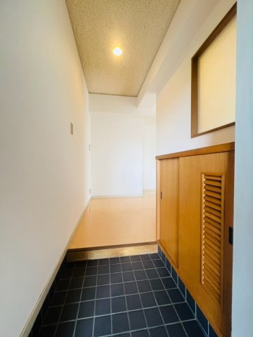 神戸市垂水区歌敷山３丁目の賃貸マンションの玄関