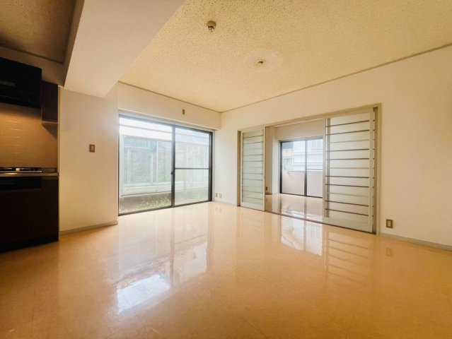 神戸市垂水区歌敷山３丁目の賃貸マンションの居間・リビング