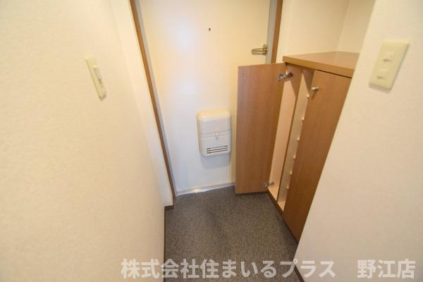 エスリード今福の玄関