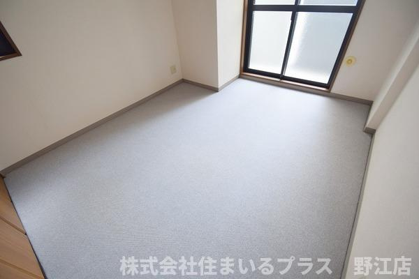 エスリード今福の洋室