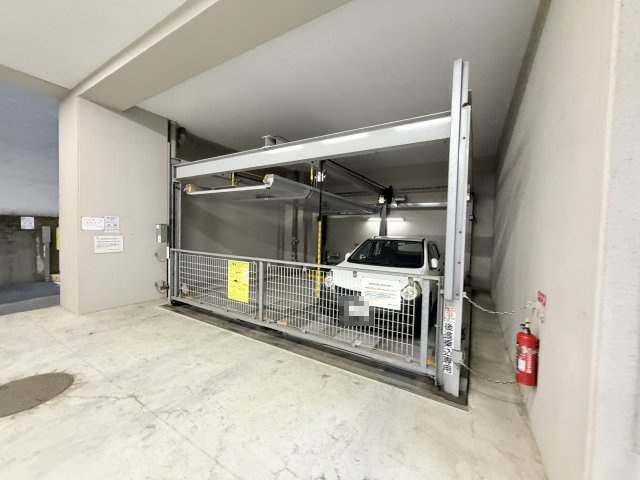 アーバンフラッツ王子公園の駐車場