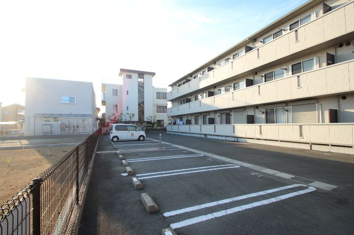 グランシャリオの駐車場