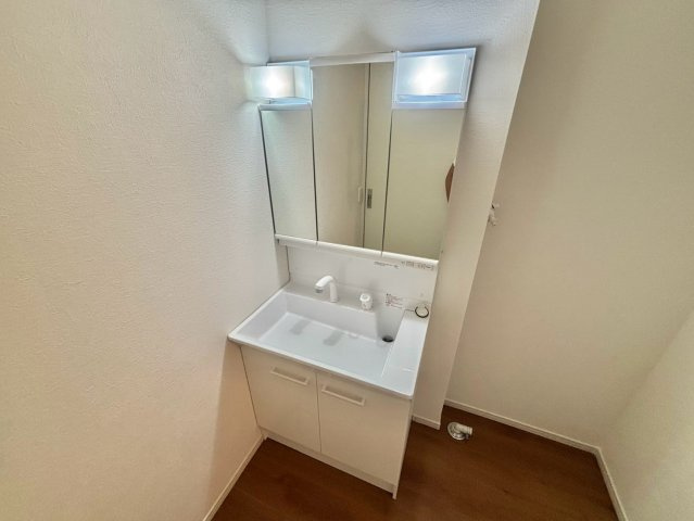 飾磨区構戸建1号棟の独立洗面台