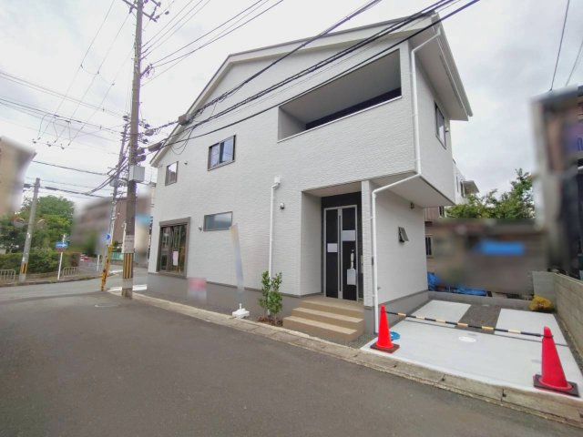 完成物件につき内覧可能☆南西角地に建つ新築戸建☆駐車２台ＯＫ☆山科区大宅五反畑町１期