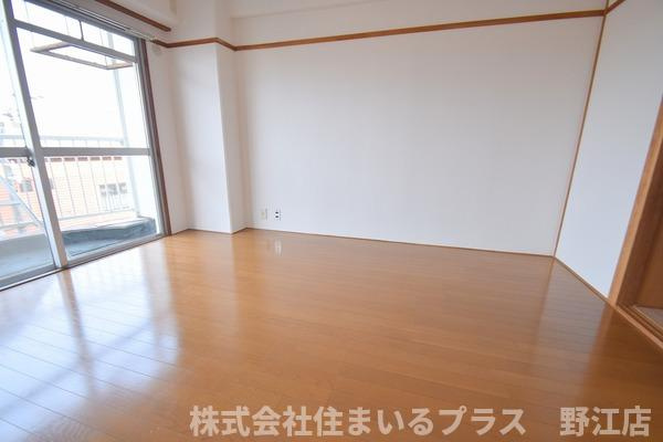 センチュリー鶴見の洋室