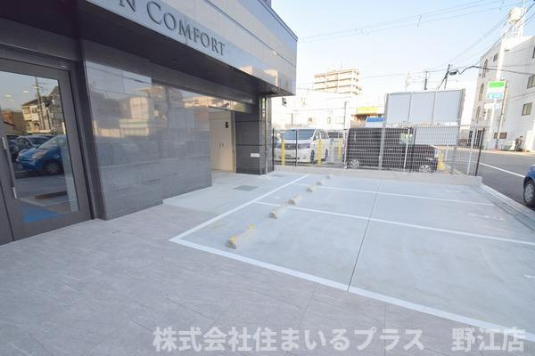 レオンコンフォート京橋ＥＡＳＴの駐車場