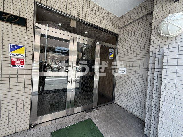 関内ロイヤルガーデンのエントランス
